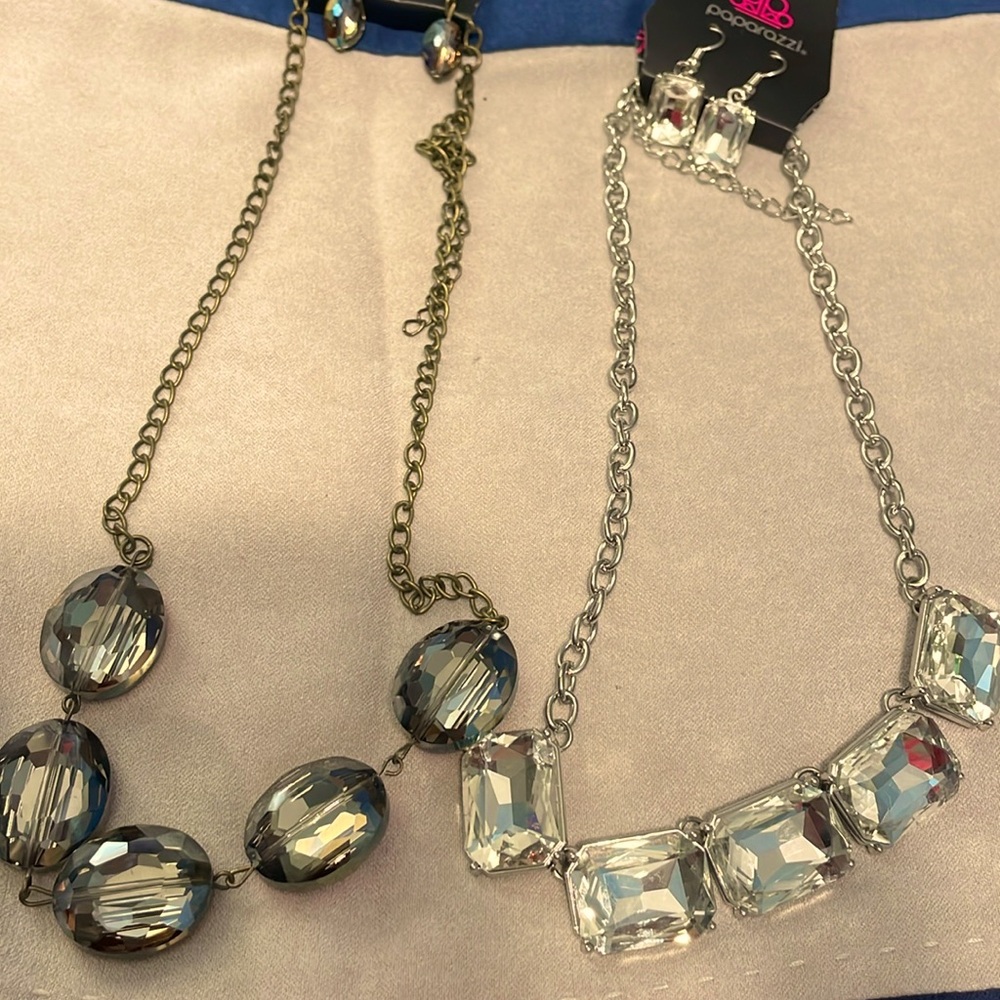 Two beautiful paparazzi necklace sets one bronze tone chain and one silver tone